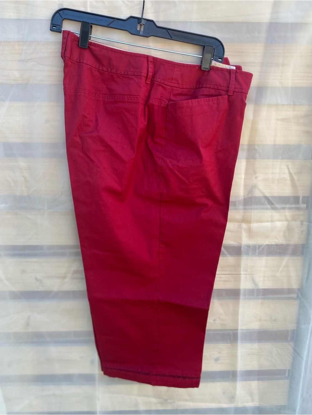Venezia Women's Crimson Capris